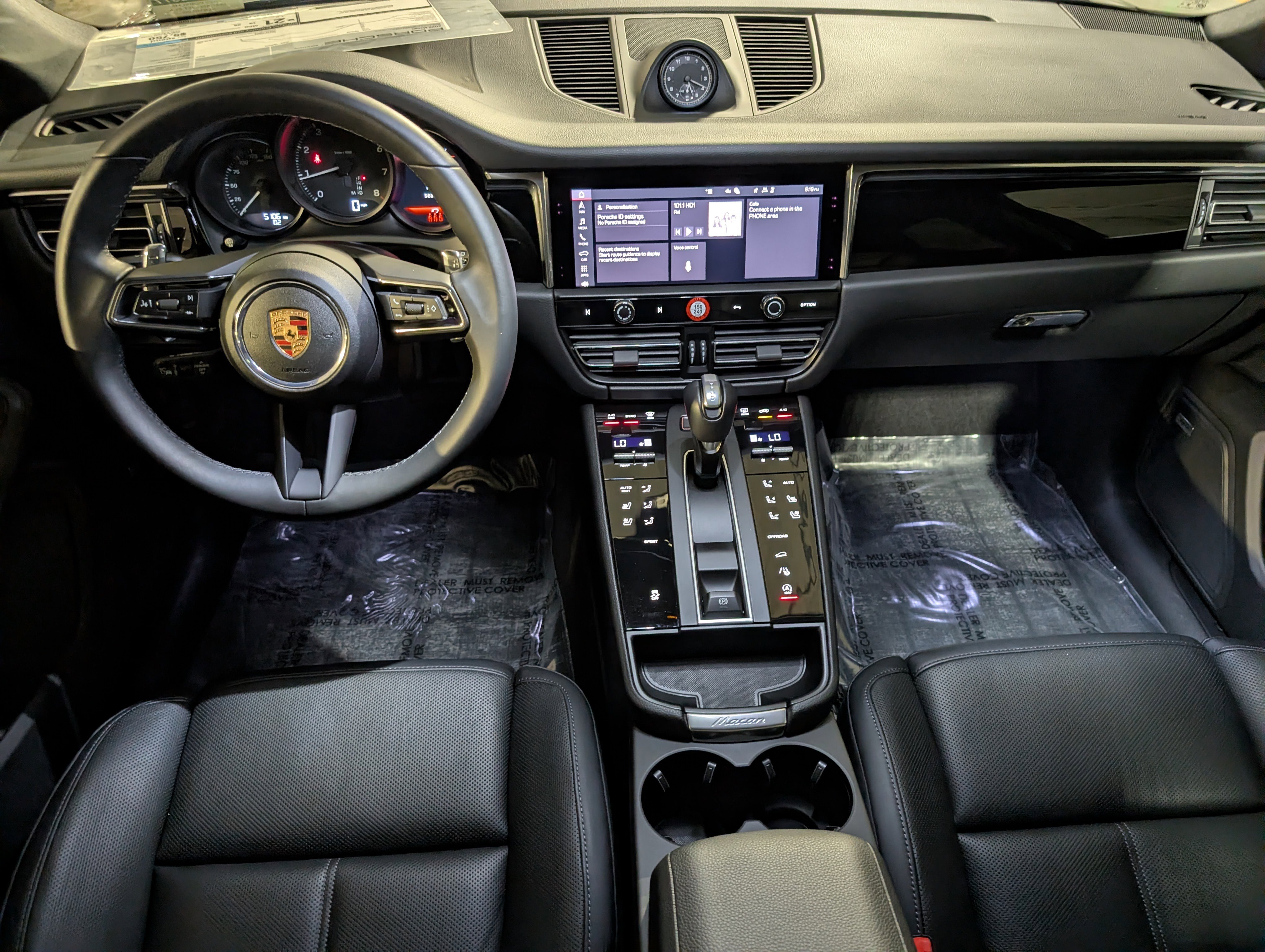 Certified 2025 Porsche Macan image 7