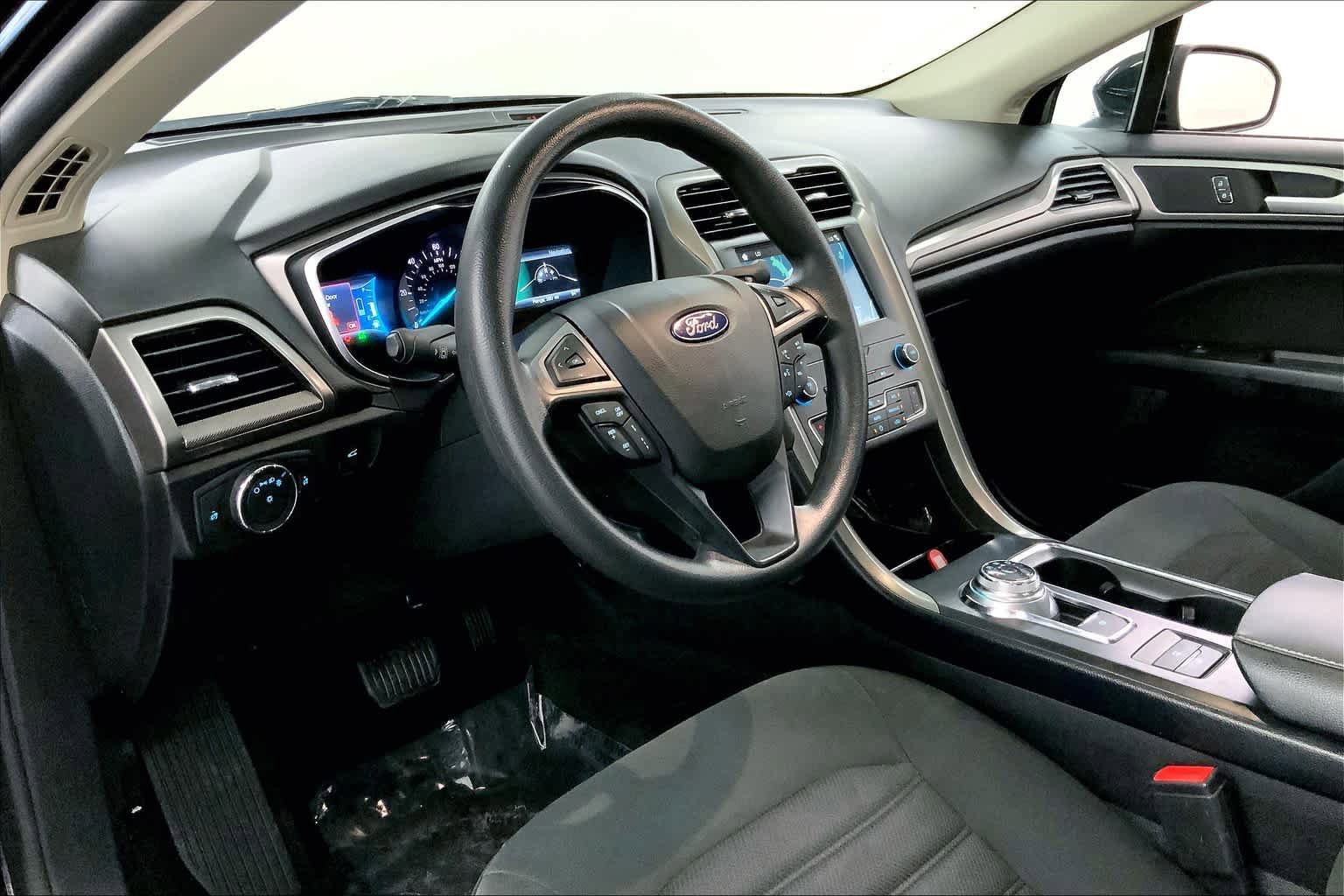 Used 2019 Ford Fusion SE FWD image 18