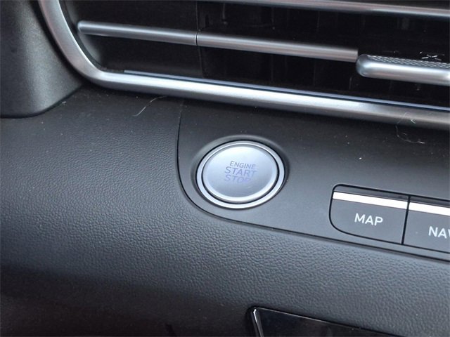 Used 2025 Hyundai Elantra SEL image 35