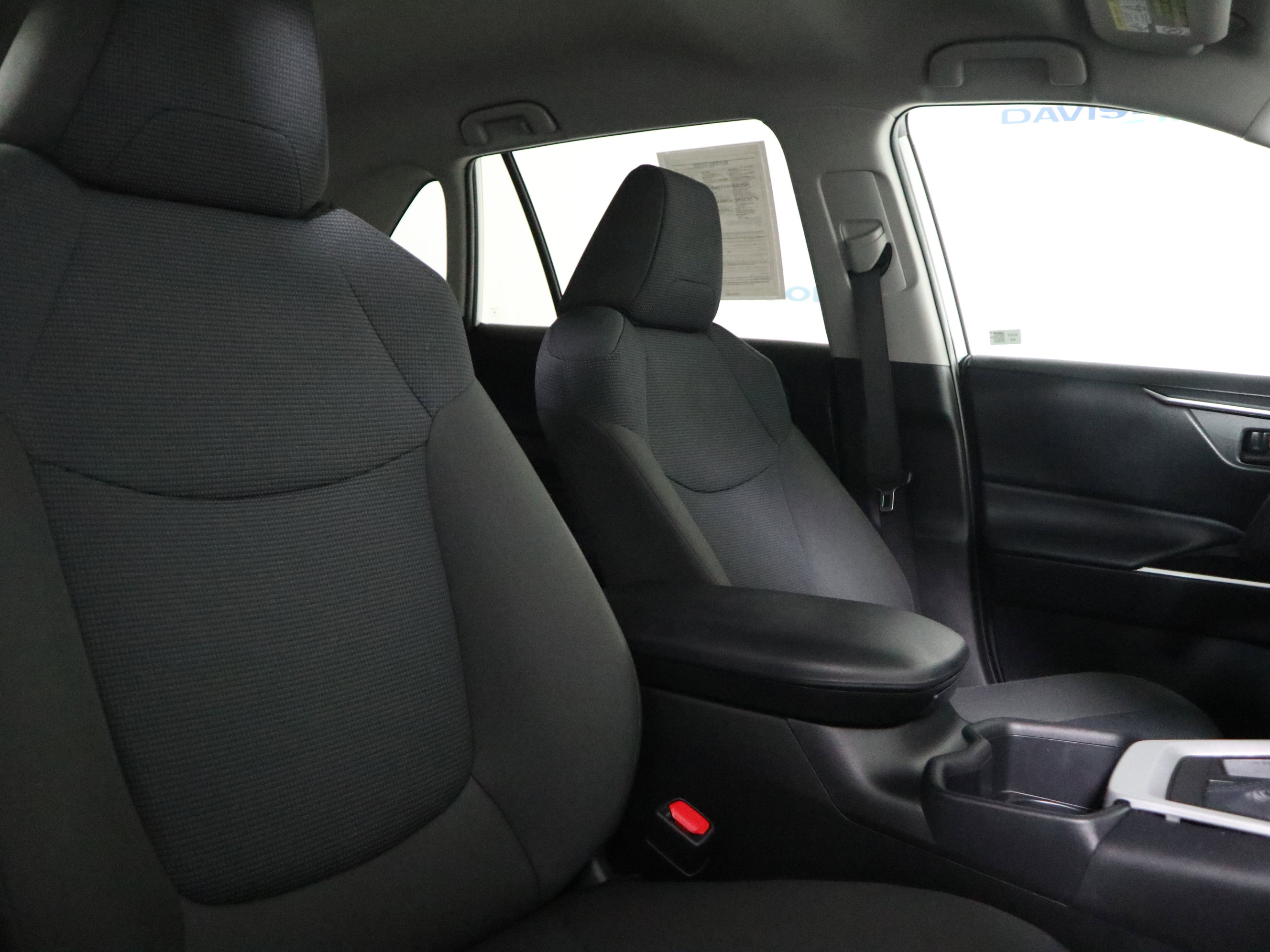 Used 2022 Toyota RAV4 LE image 19