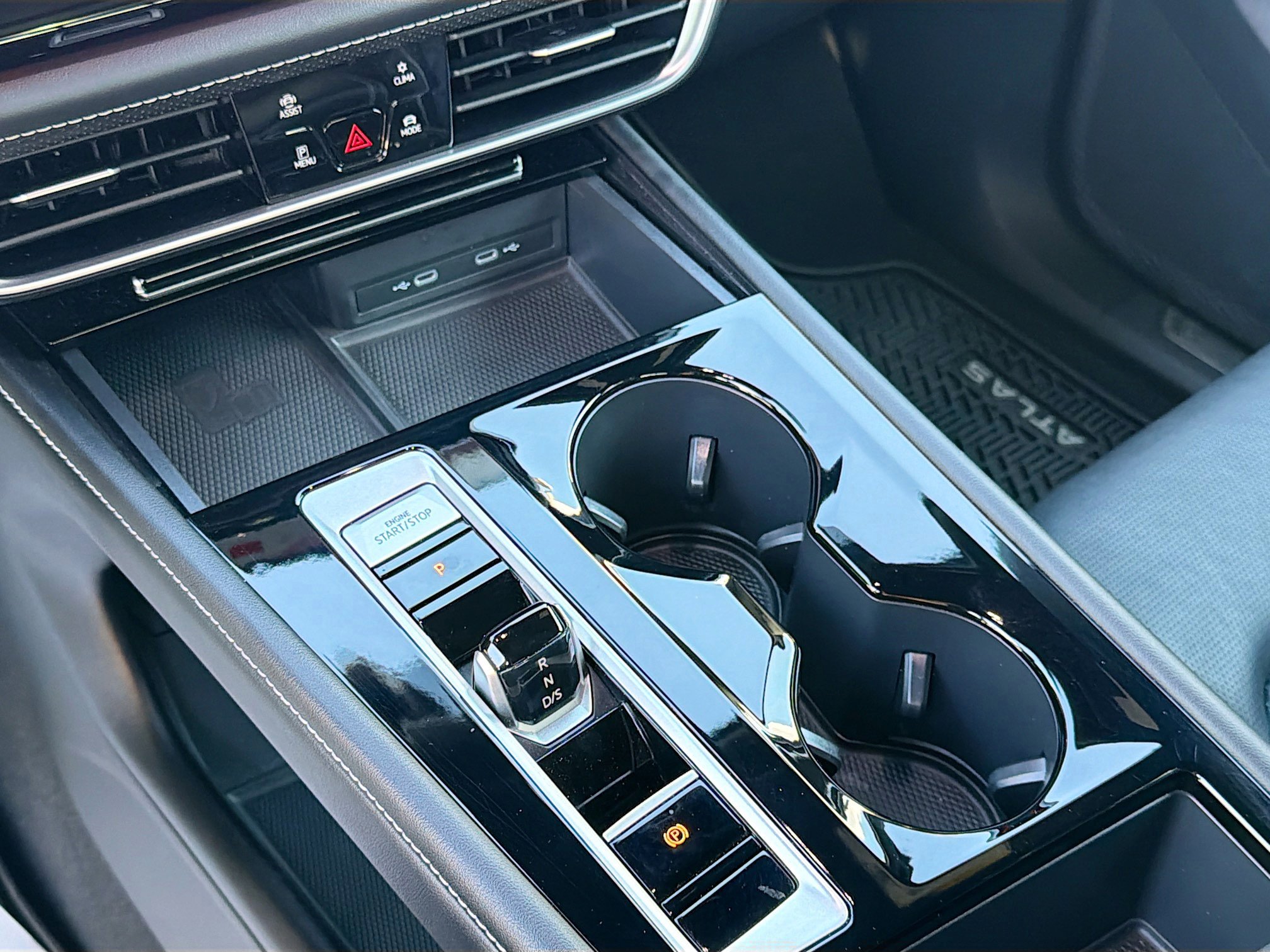 Used 2024 Volkswagen Atlas Cross Sport SEL Premium R-Line image 28