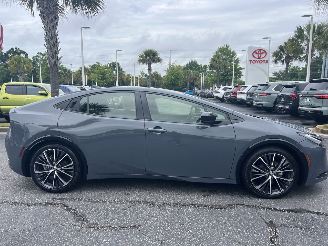 Used 2024 Toyota Prius XLE FWD image 11