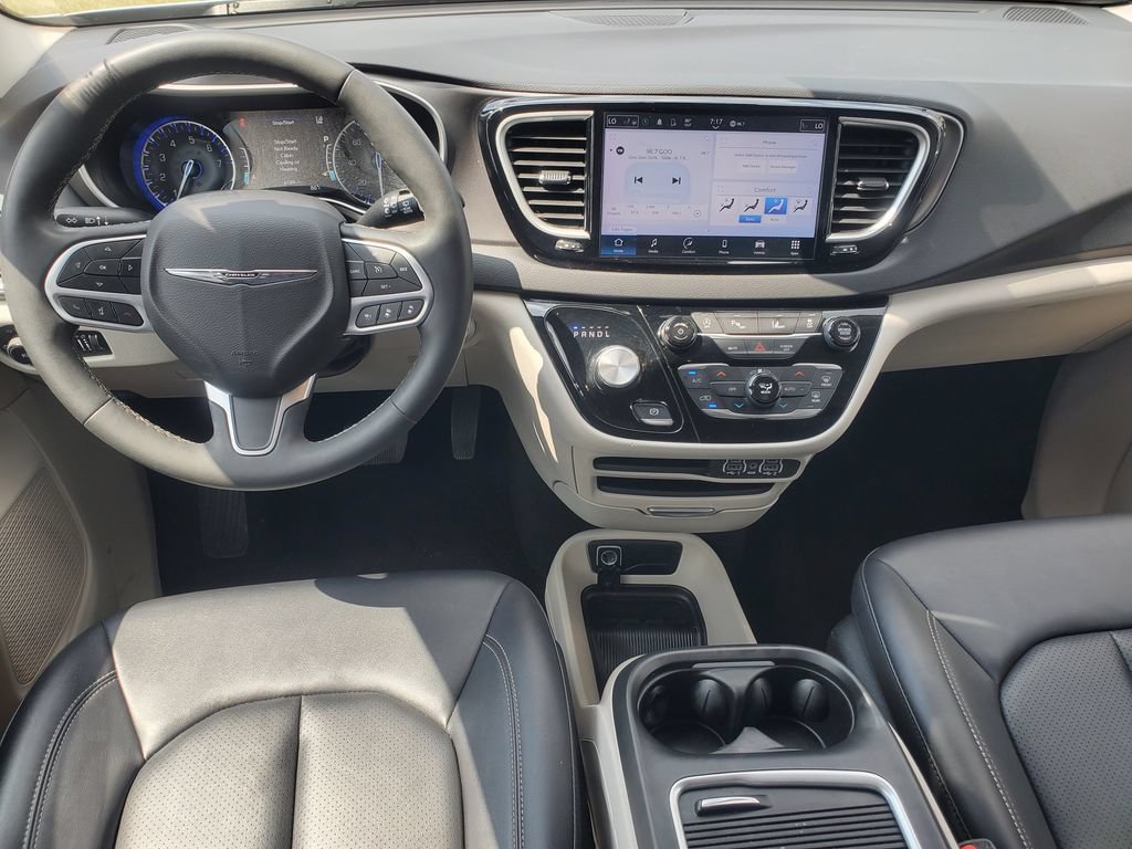Used 2024 Chrysler Pacifica Touring-L FWD image 24