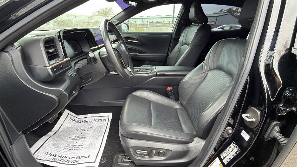 Used 2023 Toyota Crown Limited image 16