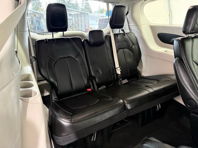 Used 2024 Chrysler Pacifica Touring-L AWD/4WD image 29