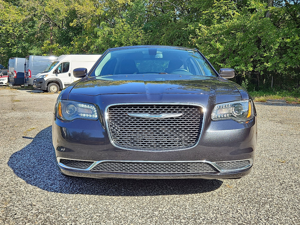 Used 2018 Chrysler 300 Touring image 8