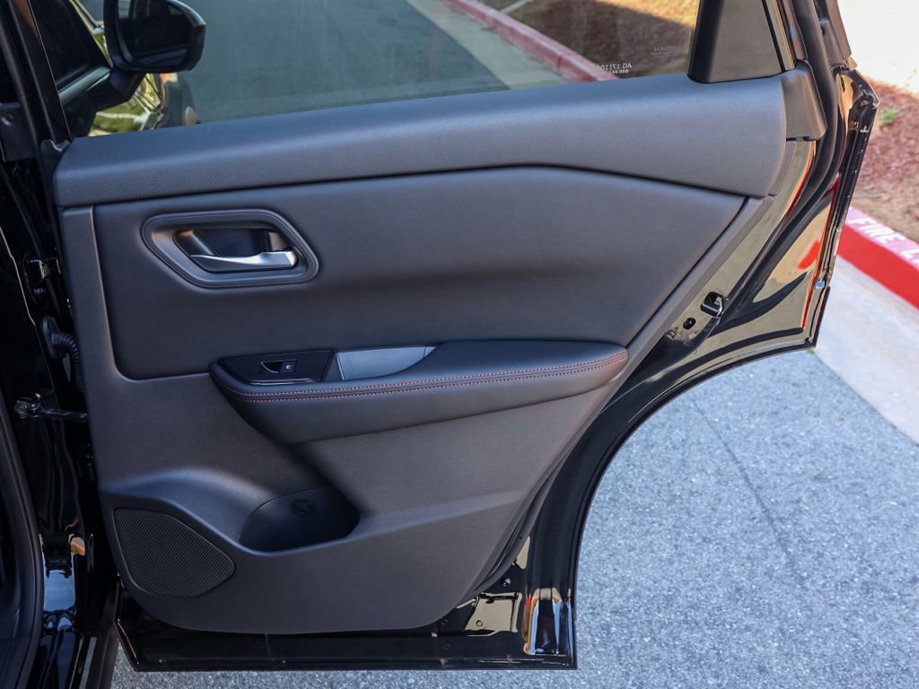 Used 2025 Nissan Rogue SV image 19