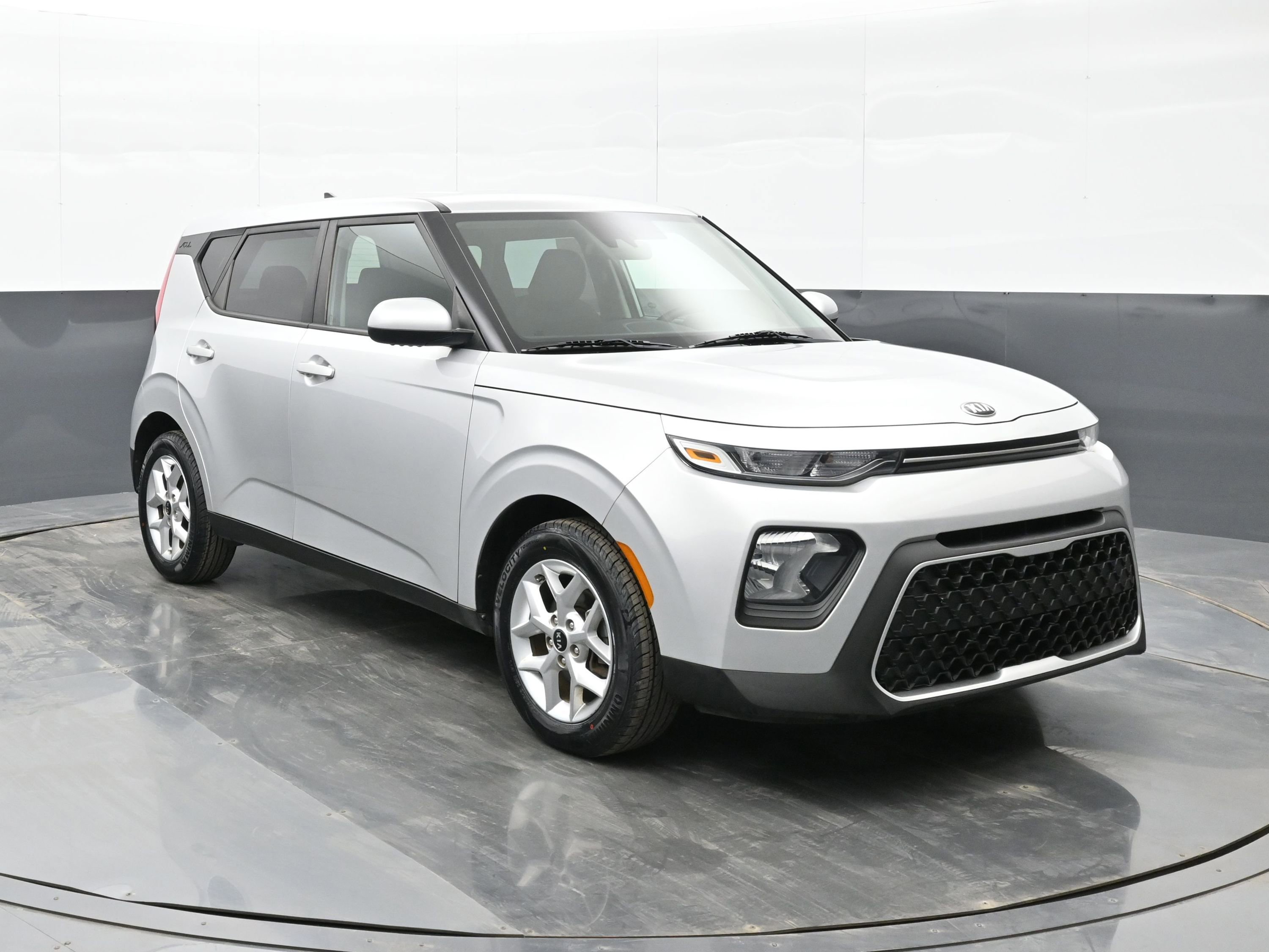 Used 2020 Kia Soul S image 2