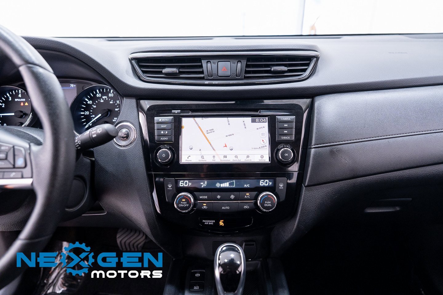 Used 2020 Nissan Rogue SV w/ Premium Package image 12