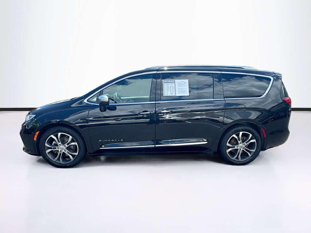 Used 2024 Chrysler Pacifica Pinnacle FWD image 4