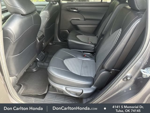Used 2024 Toyota Highlander XSE FWD image 17