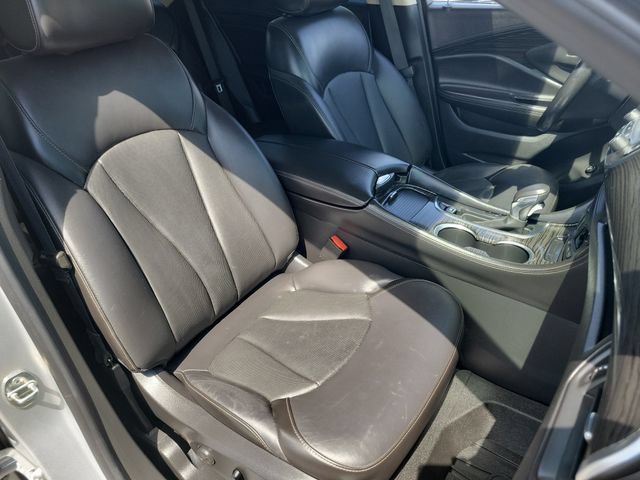 Used 2018 Buick Envision Essence FWD image 21