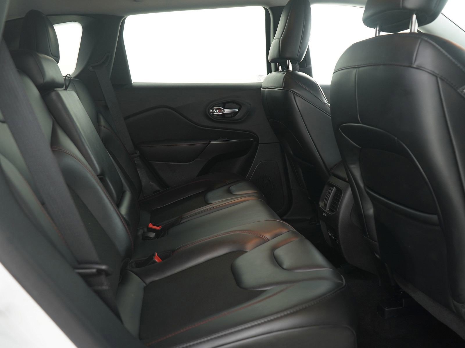 Used 2021 Jeep Cherokee Trailhawk image 13