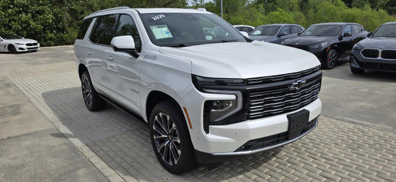 Used 2025 Chevrolet Tahoe High Country RWD image 3