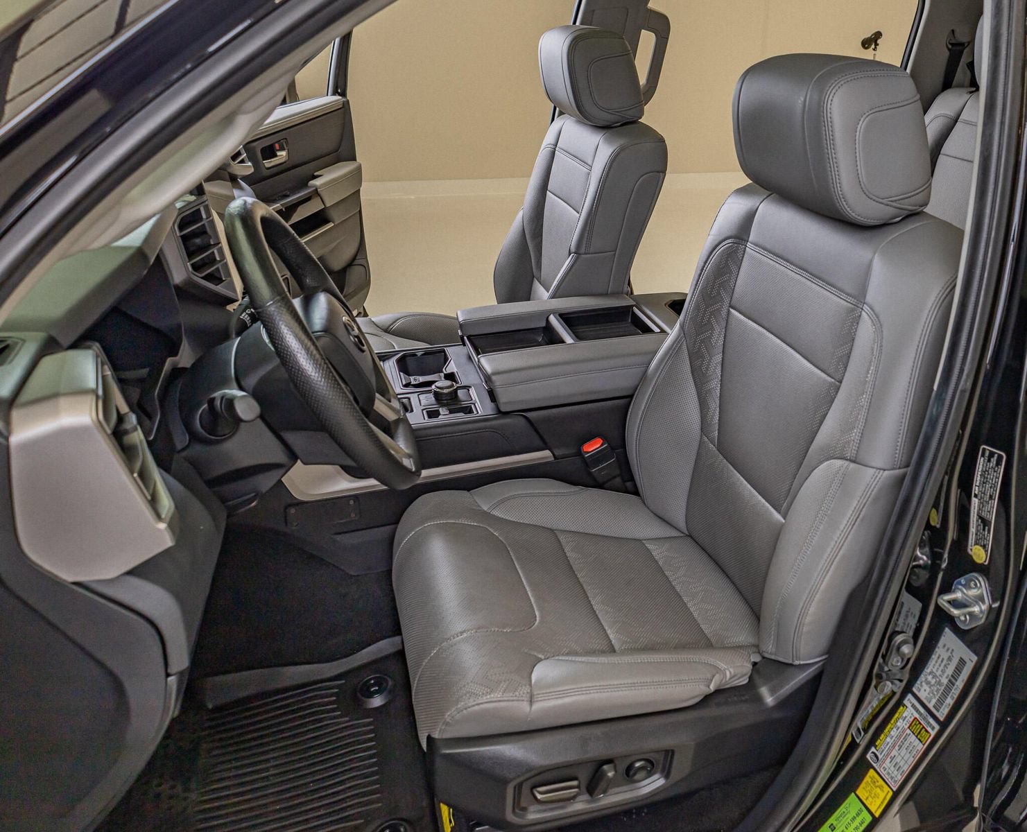 Used 2024 Toyota Tundra Limited AWD/4WD image 29