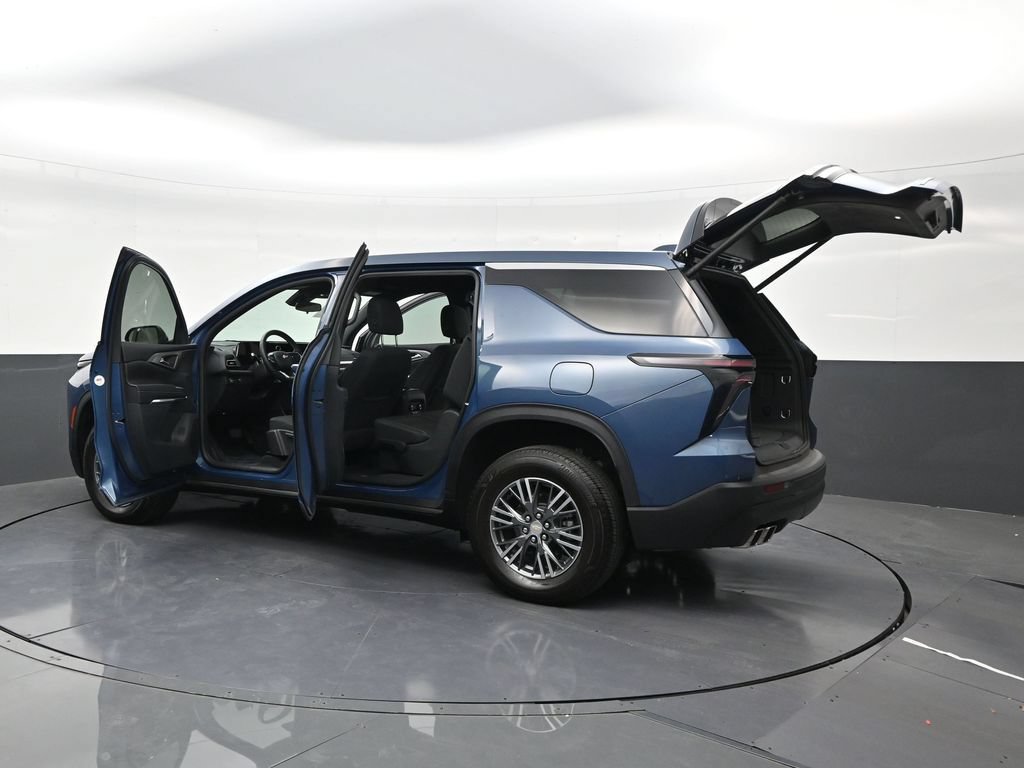 Used 2024 Chevrolet Traverse LS FWD image 32