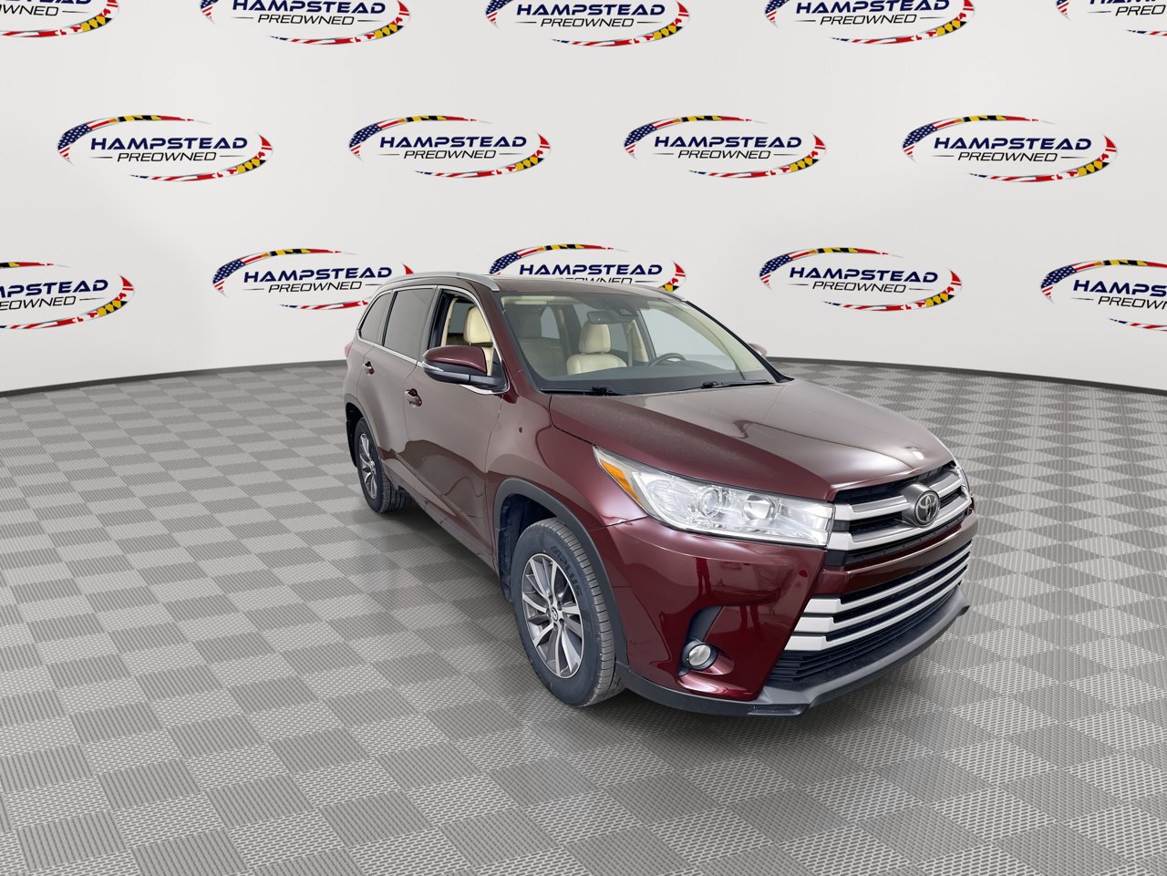 Used 2017 Toyota Highlander XLE AWD/4WD image 2