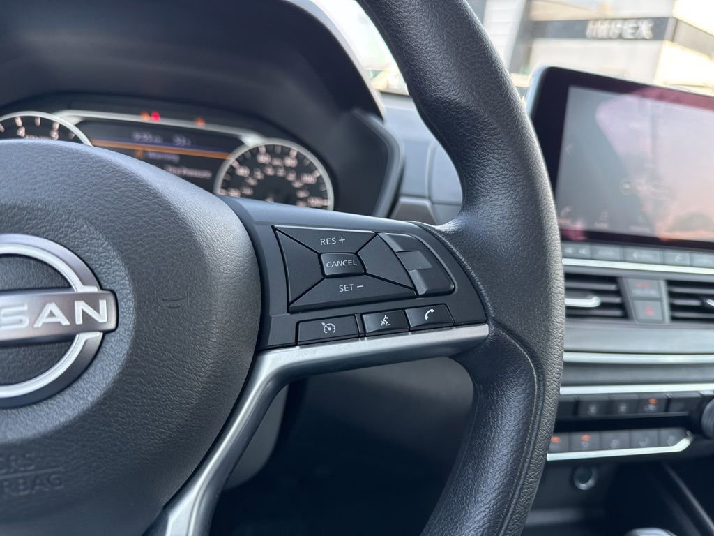 Used 2025 Nissan Altima 2.5 SV image 15