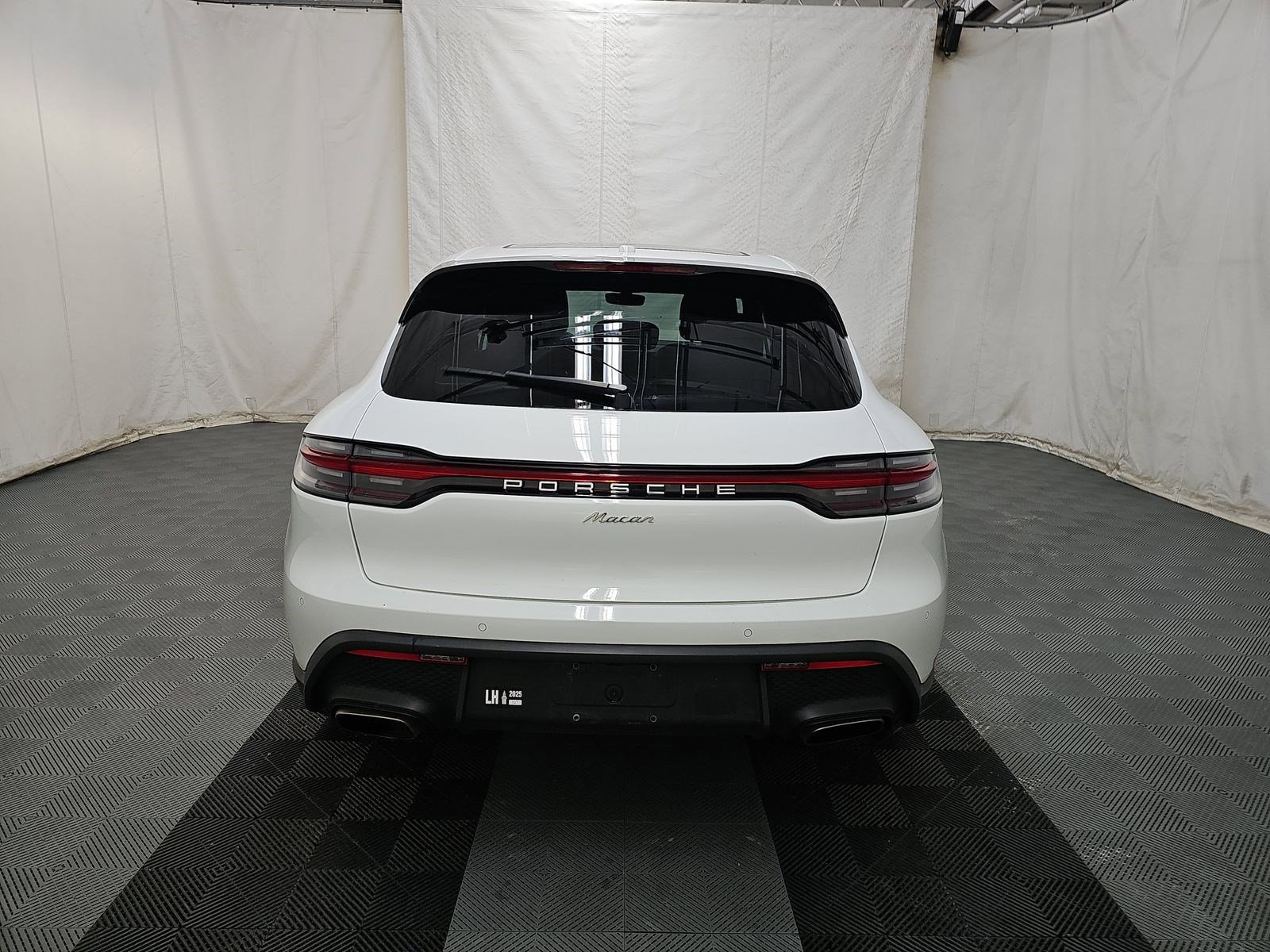 Used 2023 Porsche Macan AWD/4WD image 7