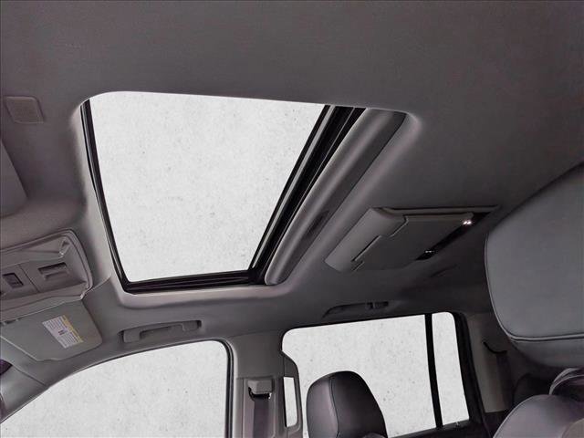 Used 2017 Cadillac Escalade ESV Premium Luxury image 16