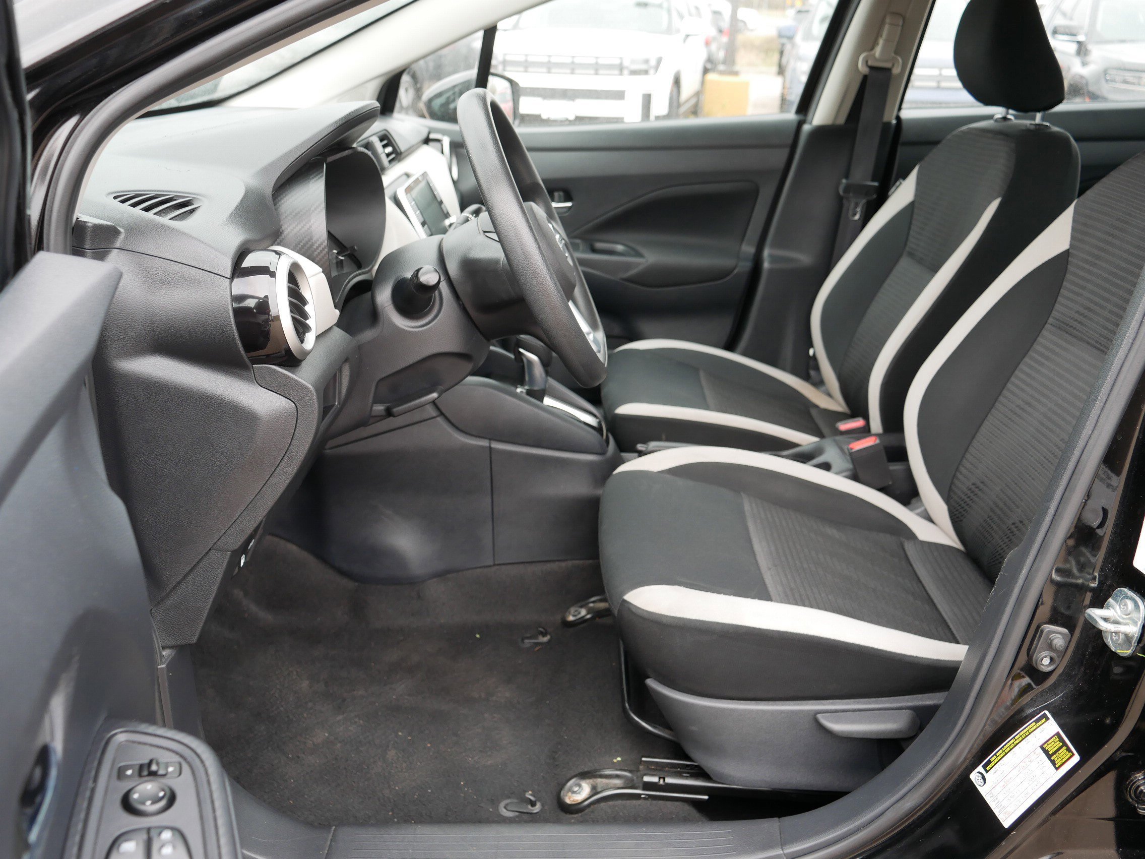 Used 2021 Nissan Versa SV image 12