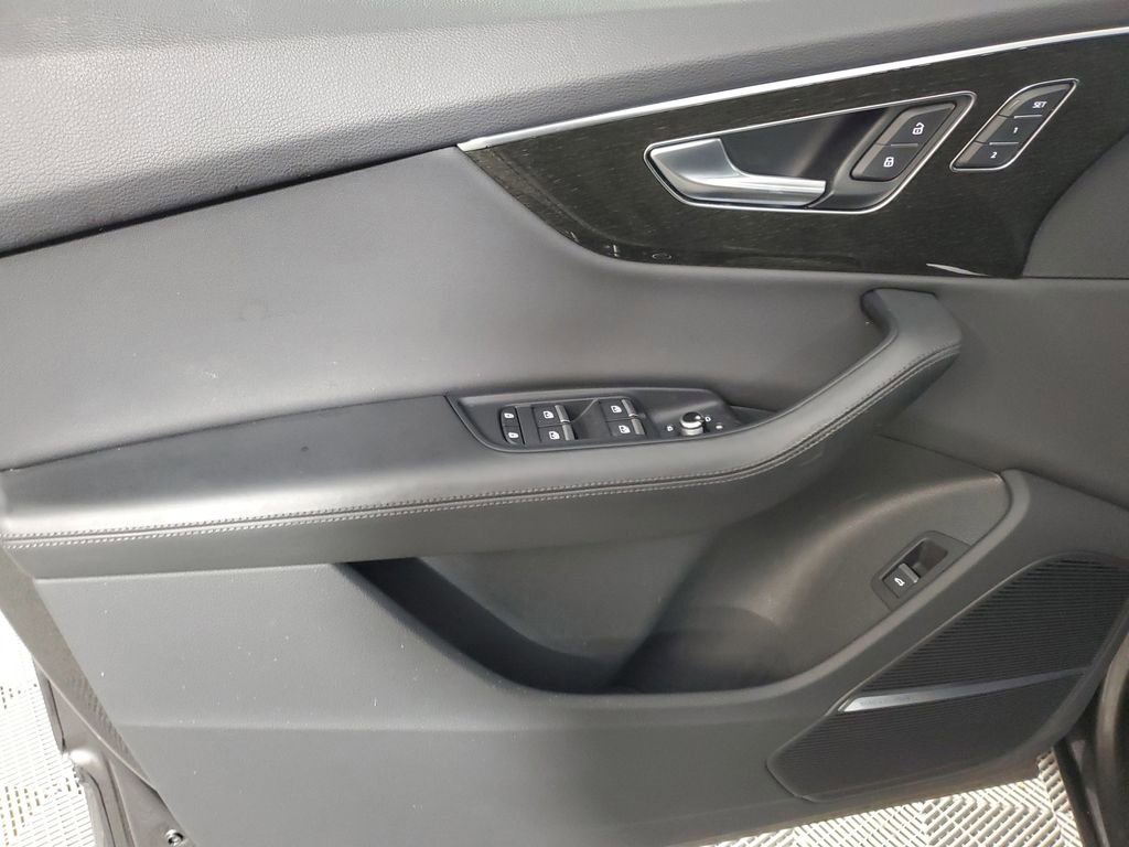 Used 2021 Audi Q7 3.0T Premium Plus image 19