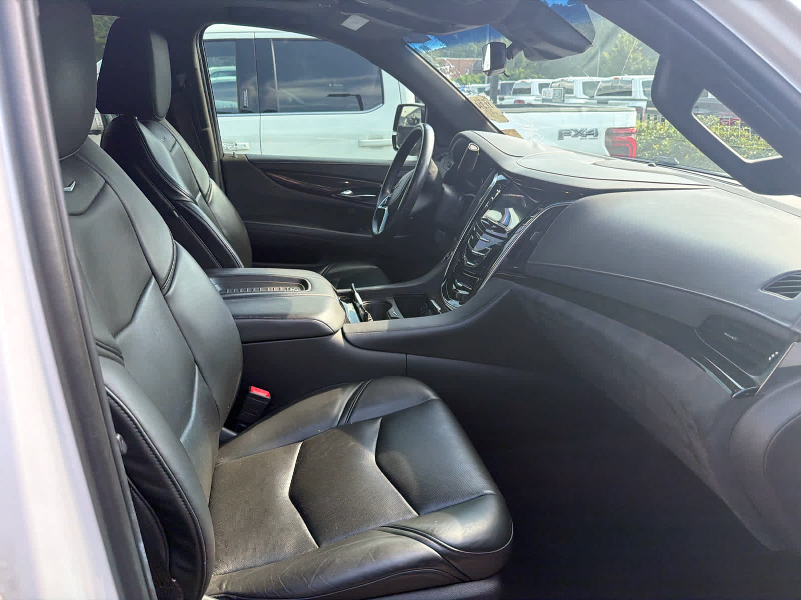 Used 2019 Cadillac Escalade Platinum AWD/4WD image 3