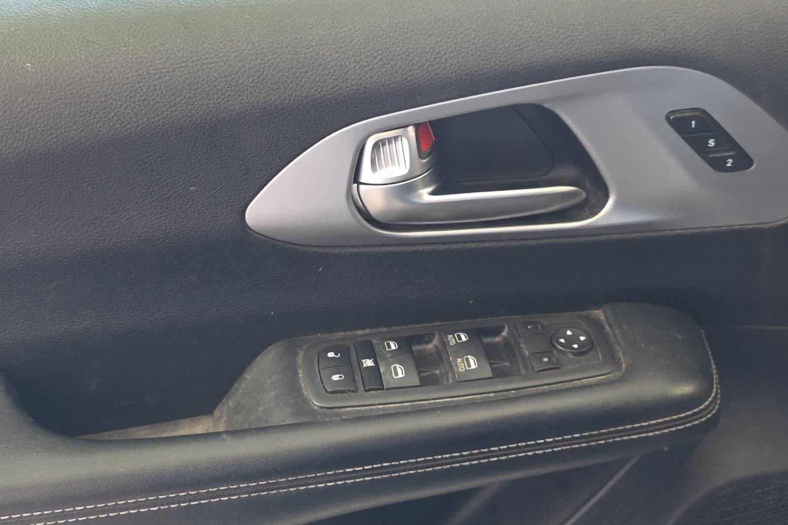 Used 2022 Chrysler Pacifica Touring-L w/ S Appearance Package FWD image 15