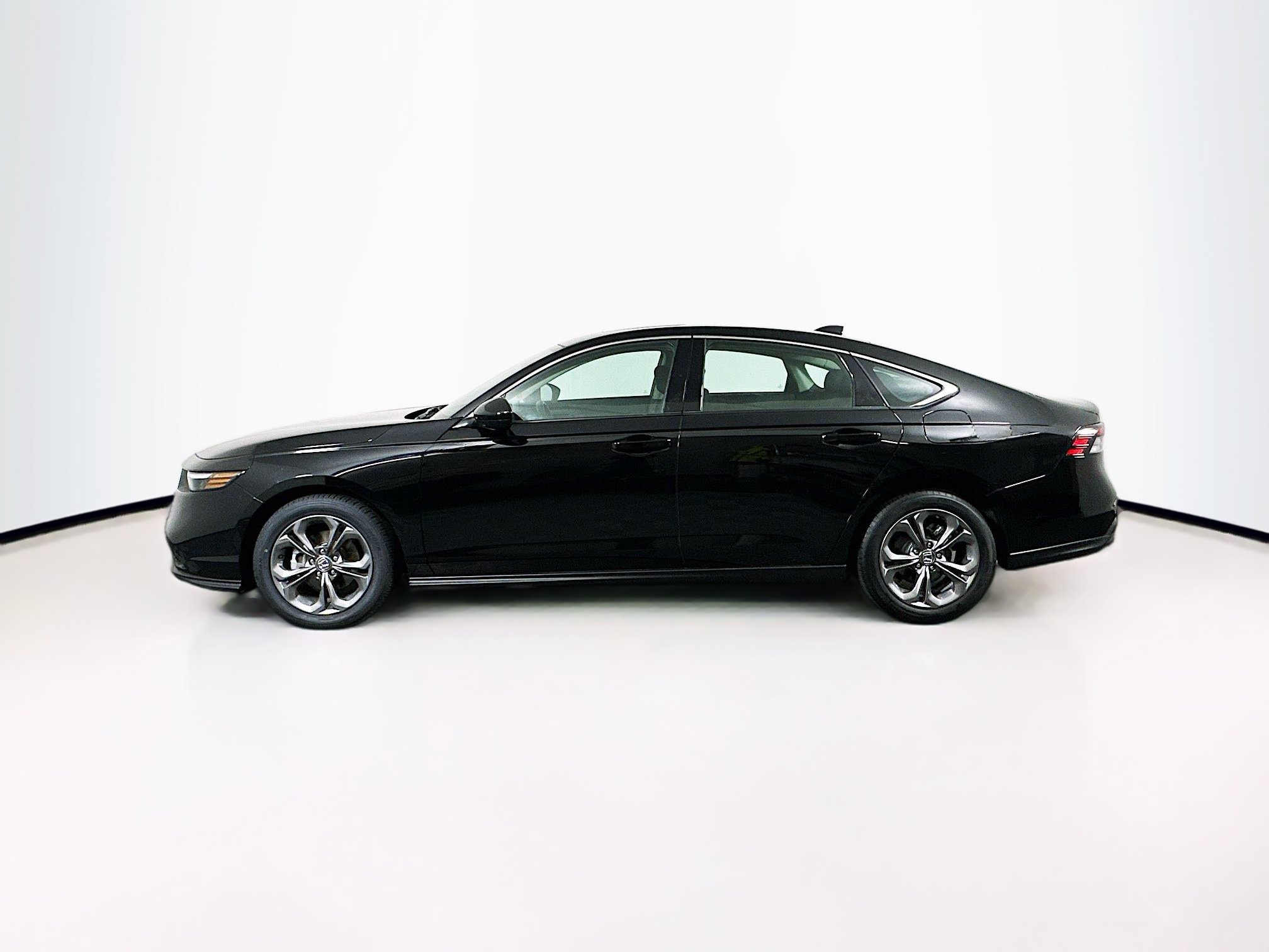 Used 2024 Honda Accord EX image 4