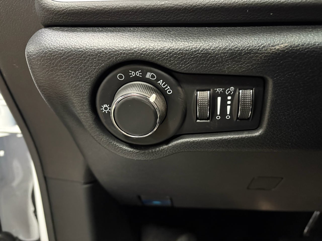 New 2026 Chrysler Voyager LX FWD image 14