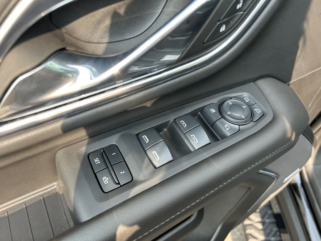 Used 2024 Chevrolet Suburban Z71 w/ Luxury Package image 20