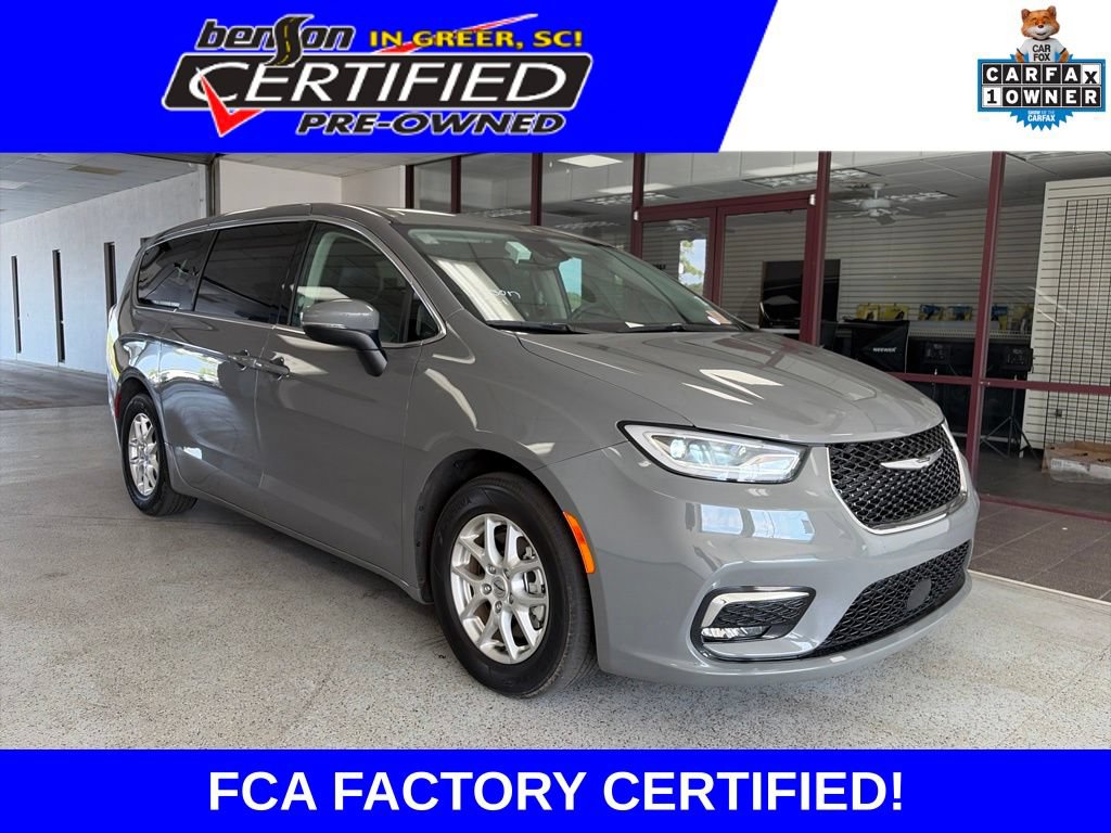 Used 2023 Chrysler Pacifica Touring-L FWD video 1