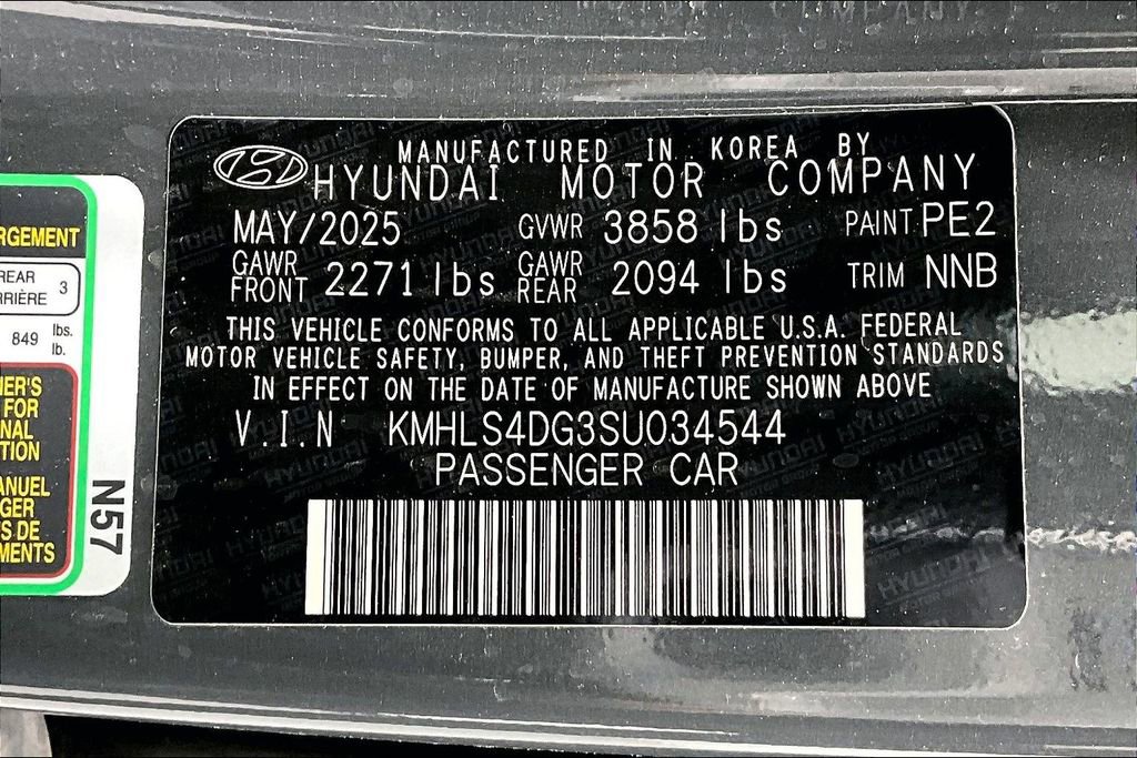 Certified 2025 Hyundai Elantra SEL image 40