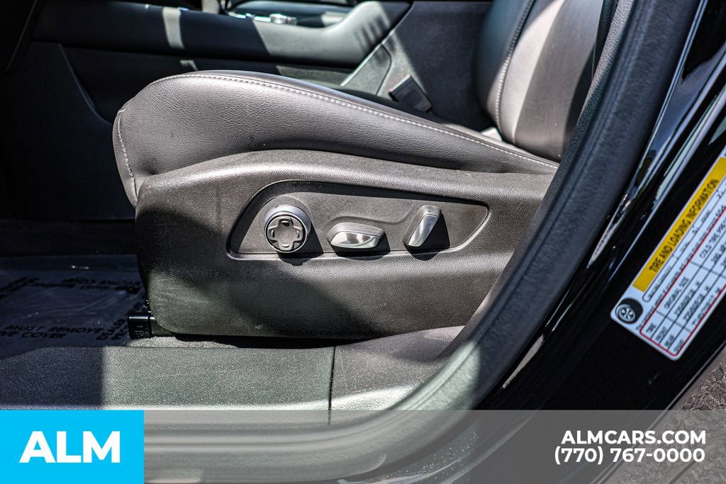 Used 2025 Cadillac XT4 Premium Luxury FWD image 25