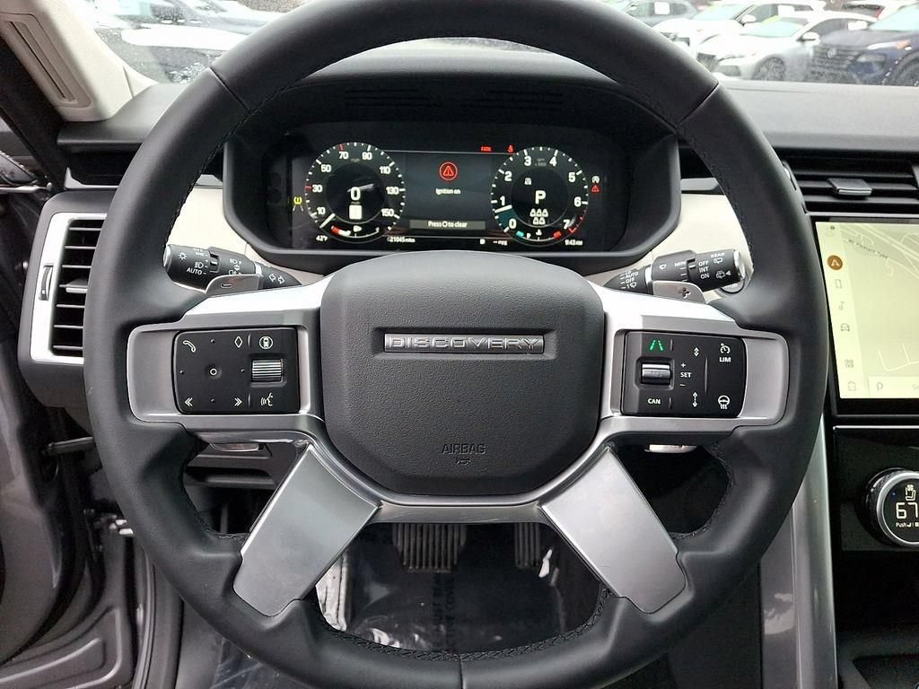 Used 2025 Land Rover Discovery S AWD/4WD image 24
