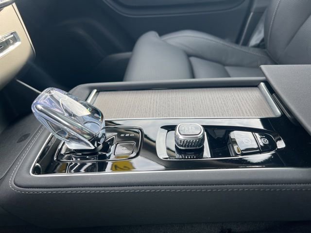 Certified 2025 Volvo XC90 T8 Ultra w/ Protection Package Premier AWD/4WD image 37