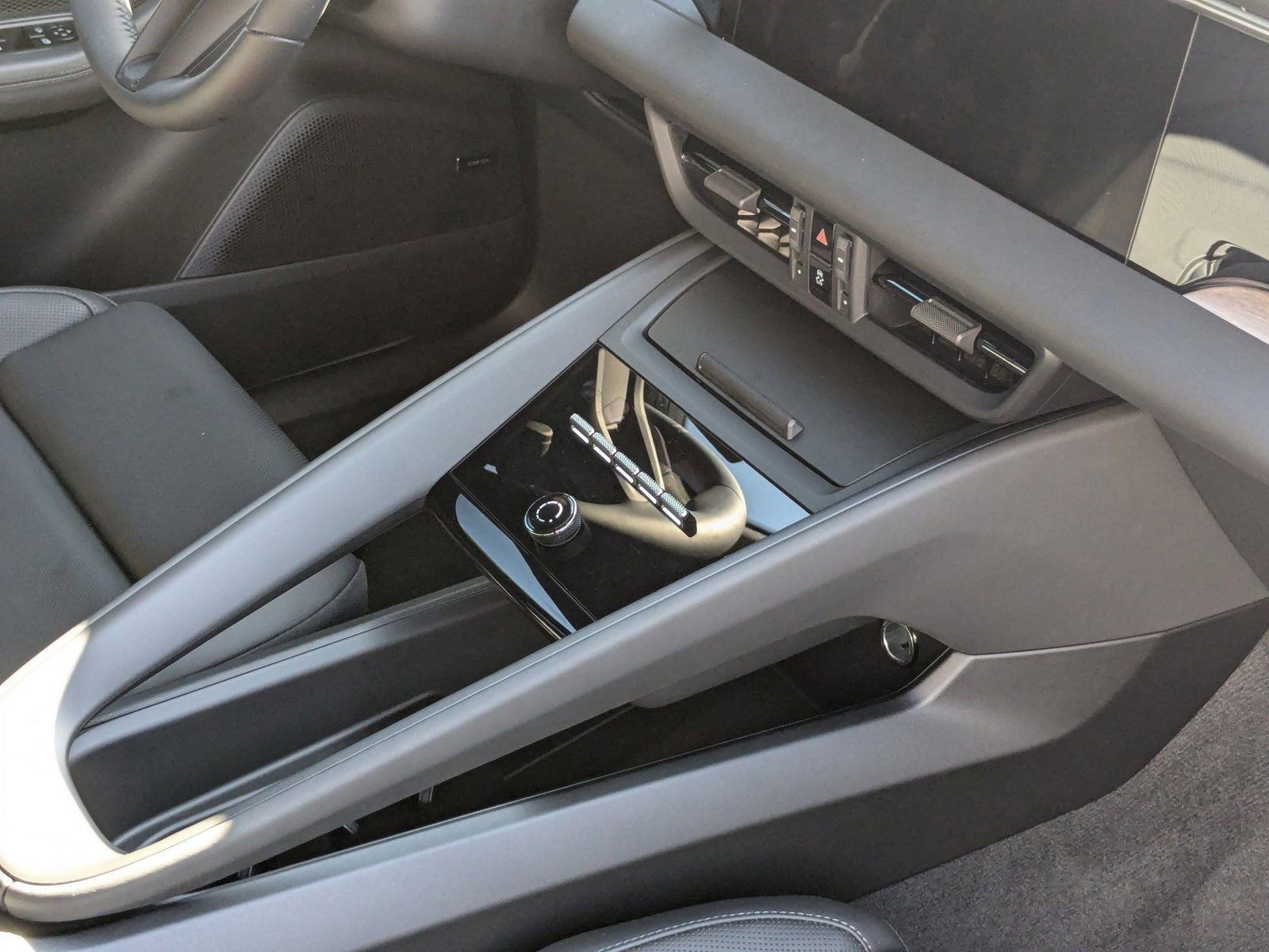 Certified 2024 Porsche Macan 4 Electric image 23