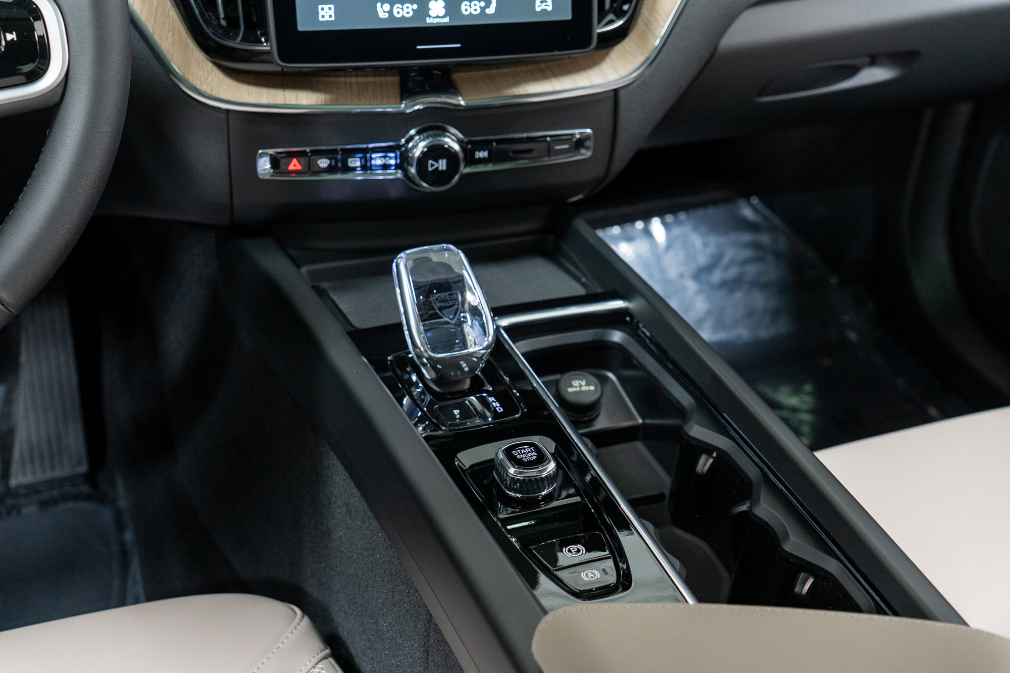 New 2026 Volvo XC60 B5 Plus w/ Climate Package image 20