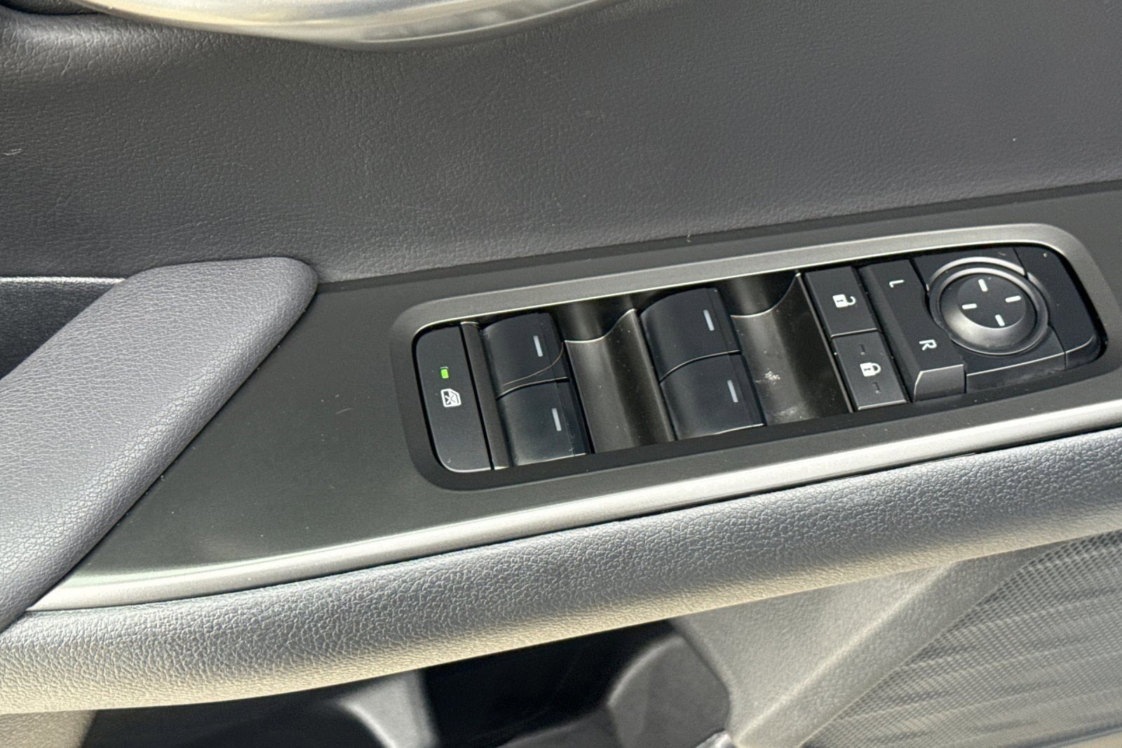 Certified 2025 Lexus UX 300h FWD w/ Accessory Package (Z2) image 13