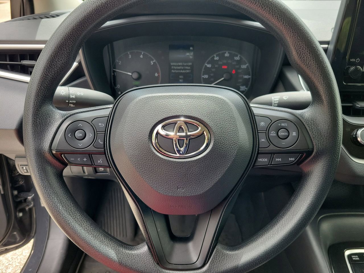 Used 2025 Toyota Corolla LE w/ Convenience Package image 18