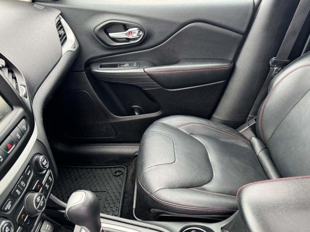 Used 2015 Jeep Cherokee Trailhawk w/ Comfort/Convenience Group image 14