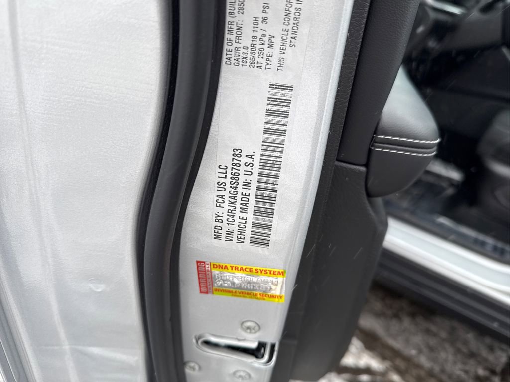 Used 2025 Jeep Grand Cherokee L Laredo w/ Luxury Tech Group I image 17