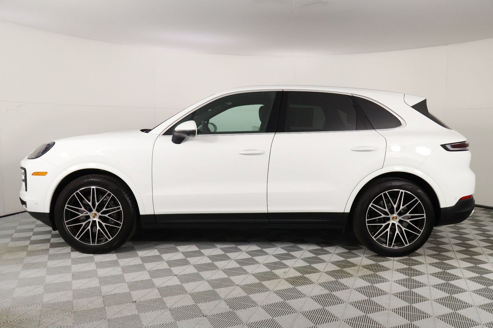 Certified 2026 Porsche Cayenne AWD/4WD image 2