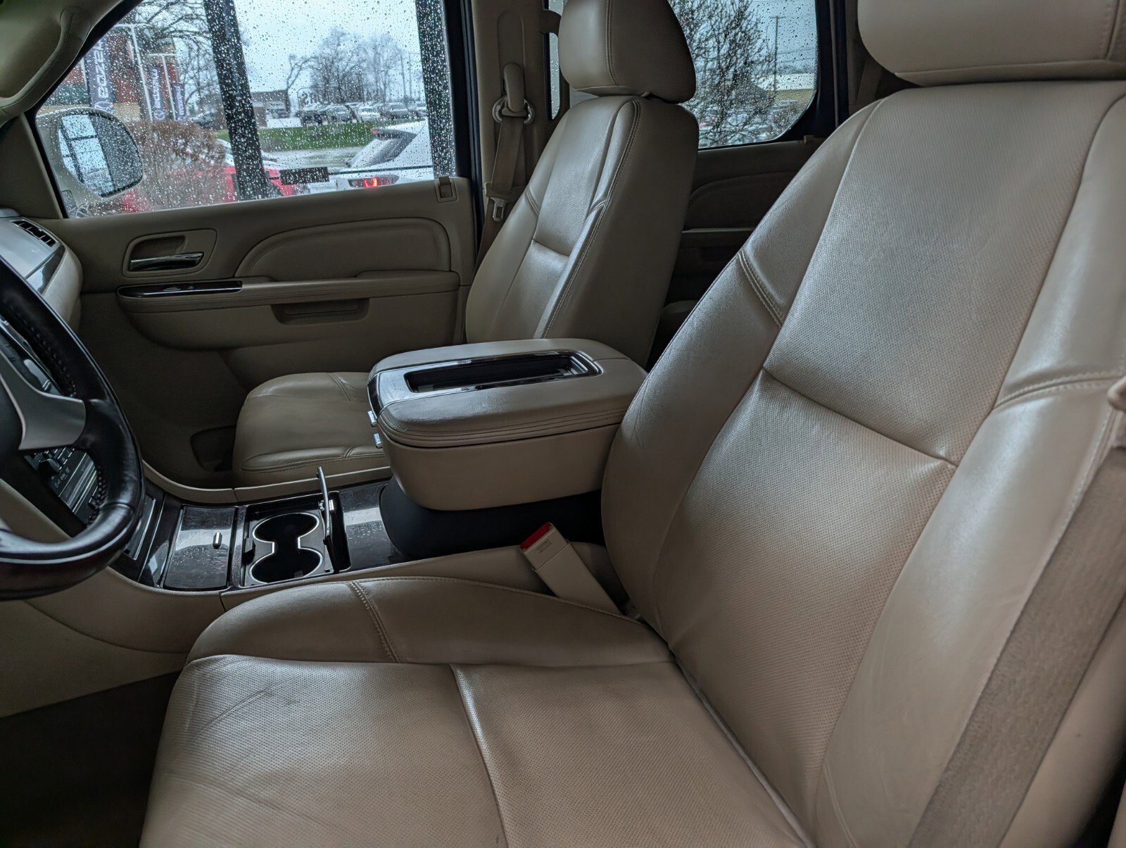 Used 2013 Cadillac Escalade Luxury AWD/4WD image 9