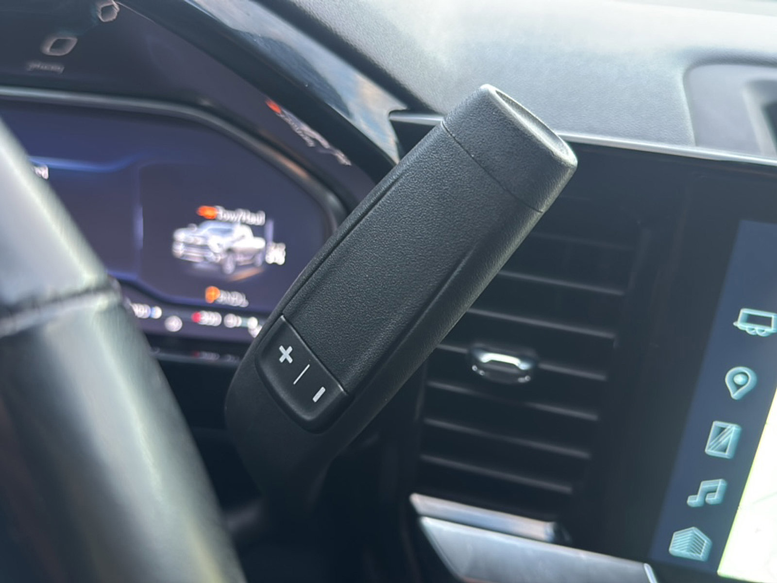 Used 2025 Chevrolet Silverado 2500 LT w/ Convenience Package image 37