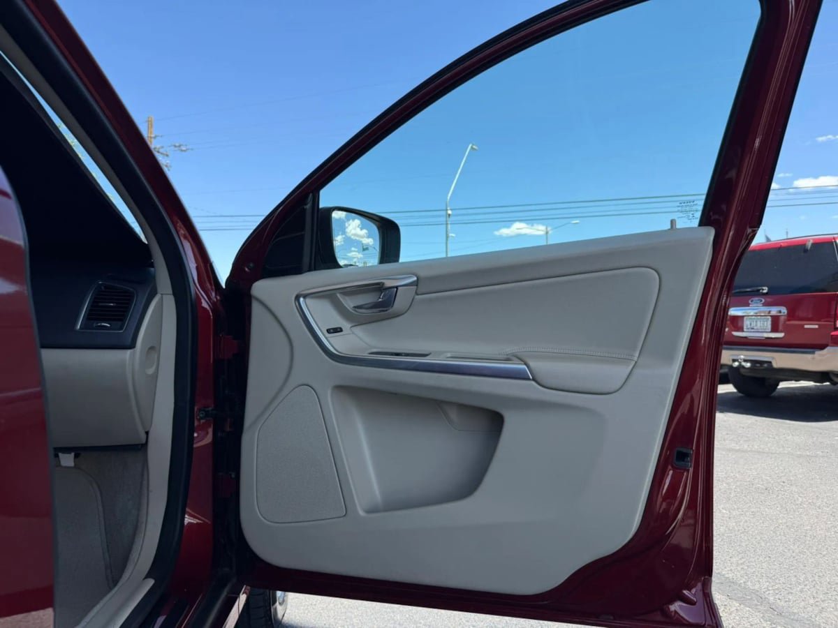 Used 2016 Volvo XC60 T5 Premier FWD image 32