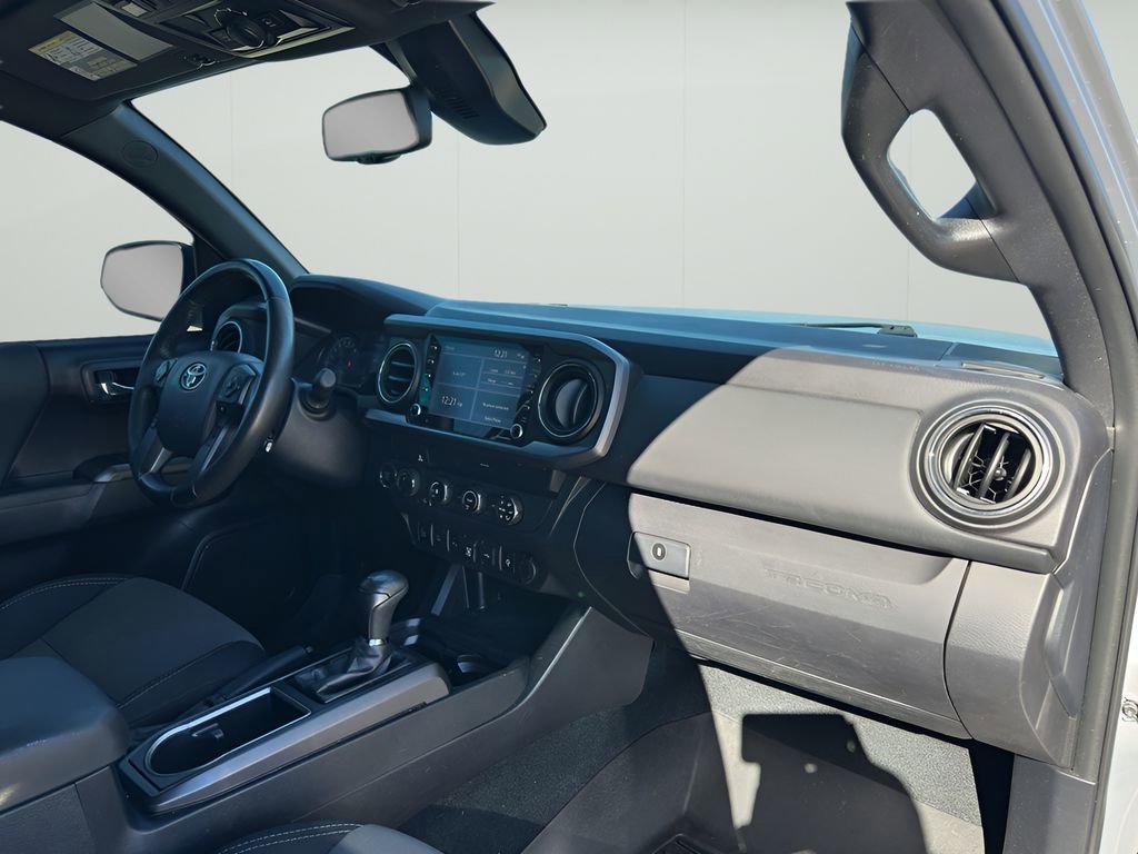Used 2020 Toyota Tacoma TRD Off-Road w/ Technology Package image 30