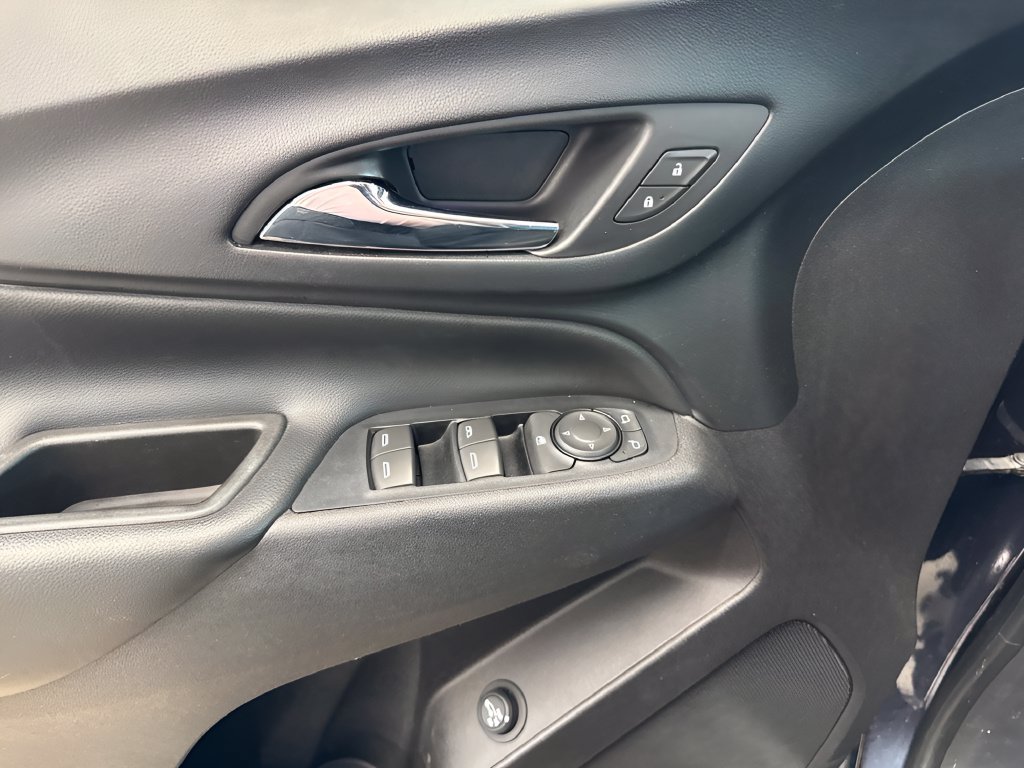 Used 2018 Chevrolet Equinox LT FWD image 18