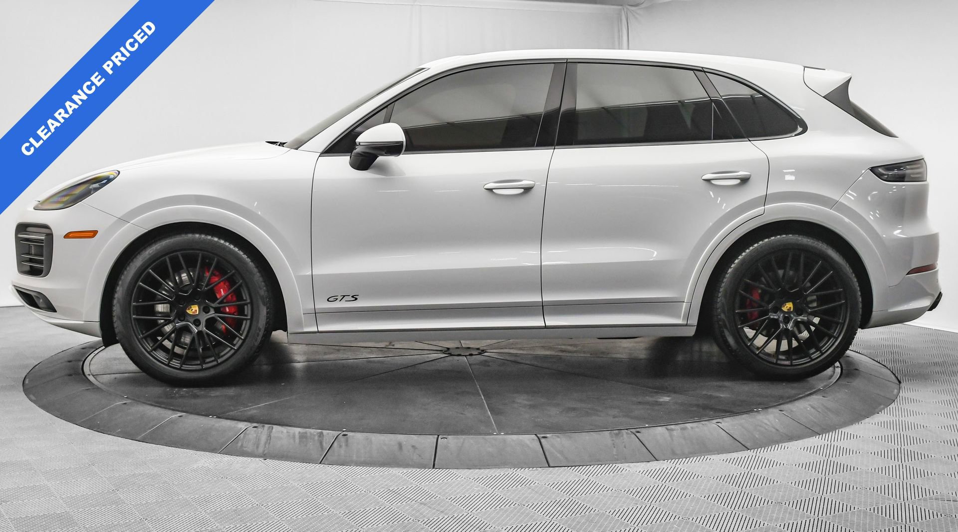 Used 2023 Porsche Cayenne GTS image 4
