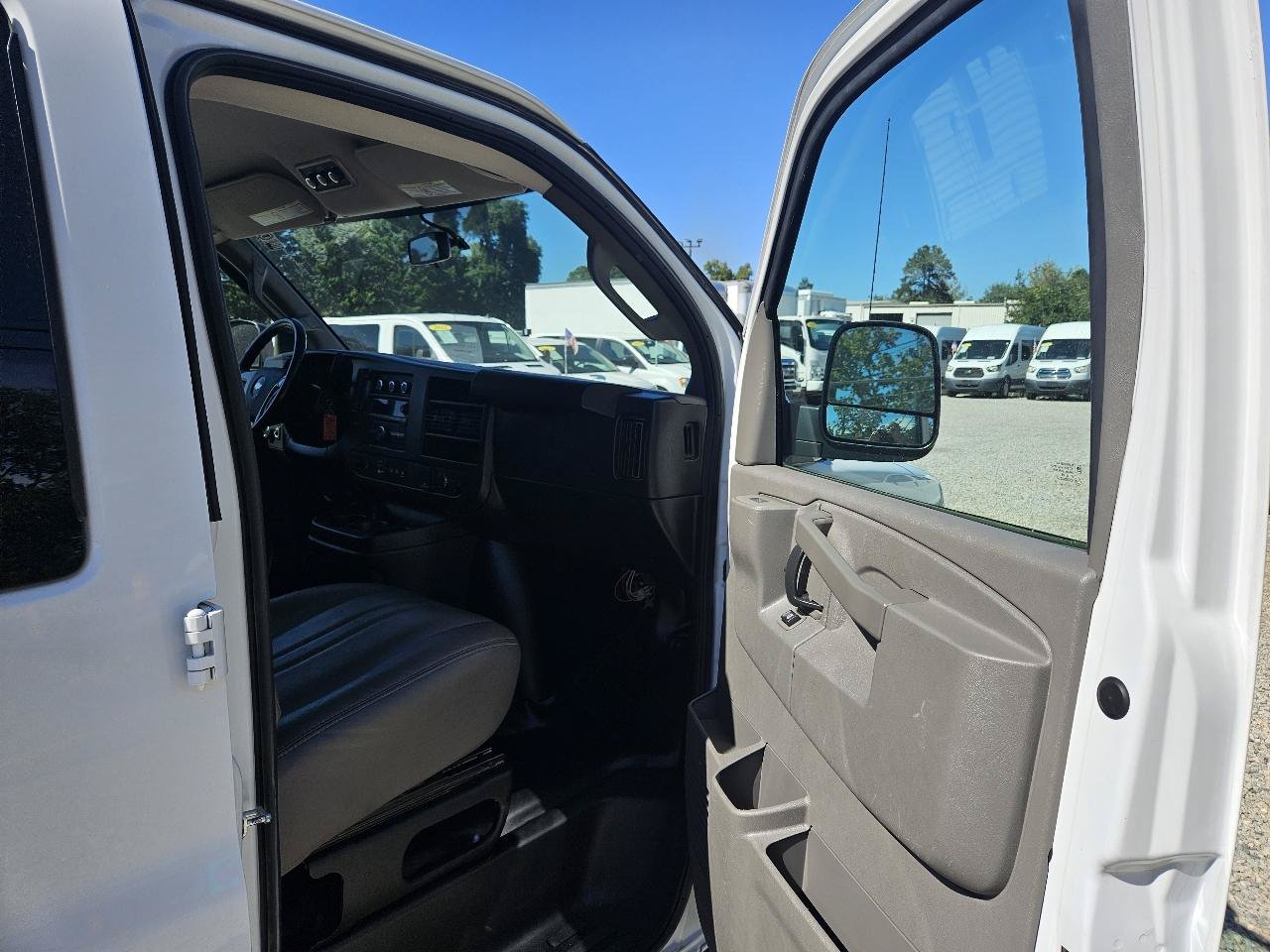 Used 2019 Chevrolet Express 3500 LS RWD image 24